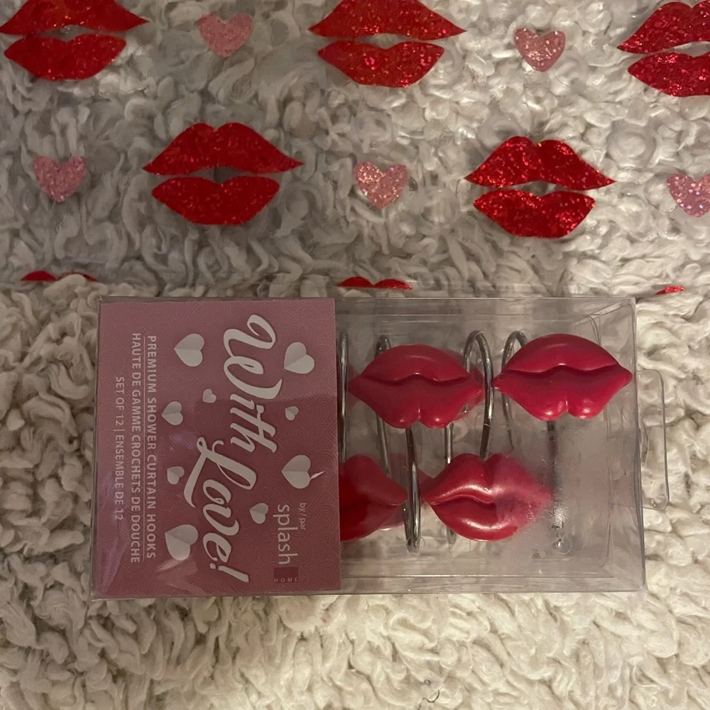 Valentines Day Pink and Red Lip-Shaped Bath Set
